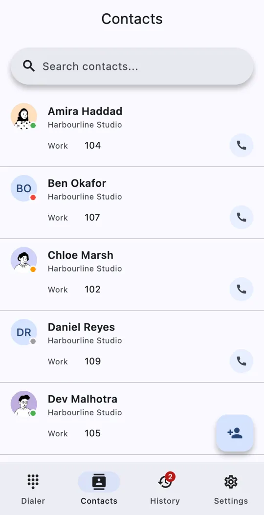 The contact list with extensions, and a coloured dot on each avatar showing whether the colleague is free, ringing, on a call or offline.